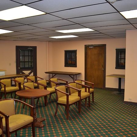 Travelodge Inn & Suites By Wyndham Muscatine Екстер'єр фото