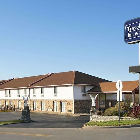 Travelodge Inn & Suites By Wyndham Muscatine Екстер'єр фото