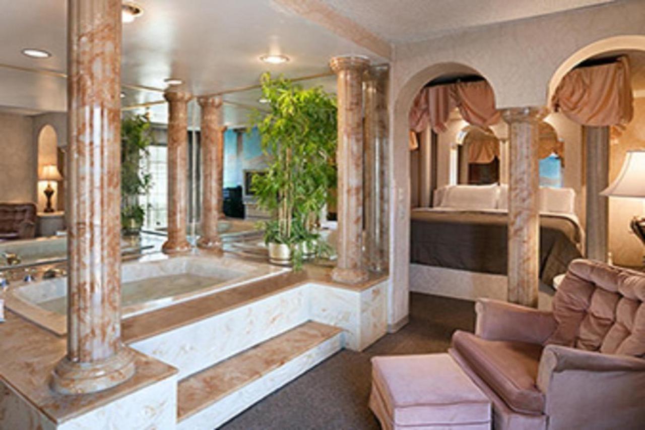 Travelodge Inn & Suites By Wyndham Muscatine Екстер'єр фото