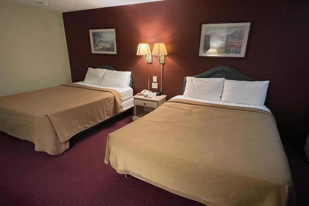 Travelodge Inn & Suites By Wyndham Muscatine Екстер'єр фото