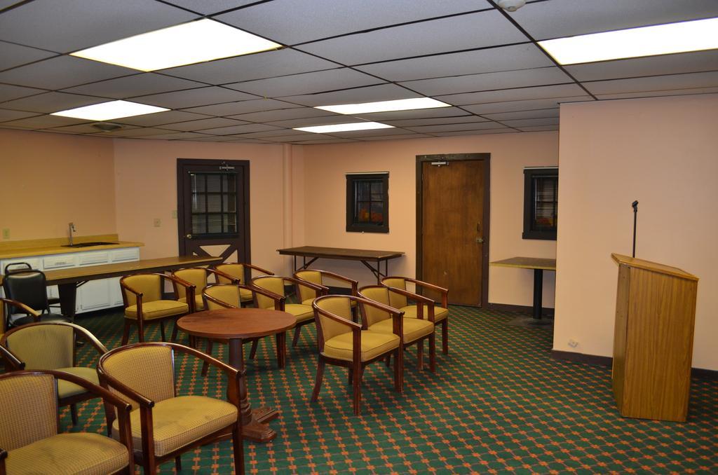 Travelodge Inn & Suites By Wyndham Muscatine Екстер'єр фото