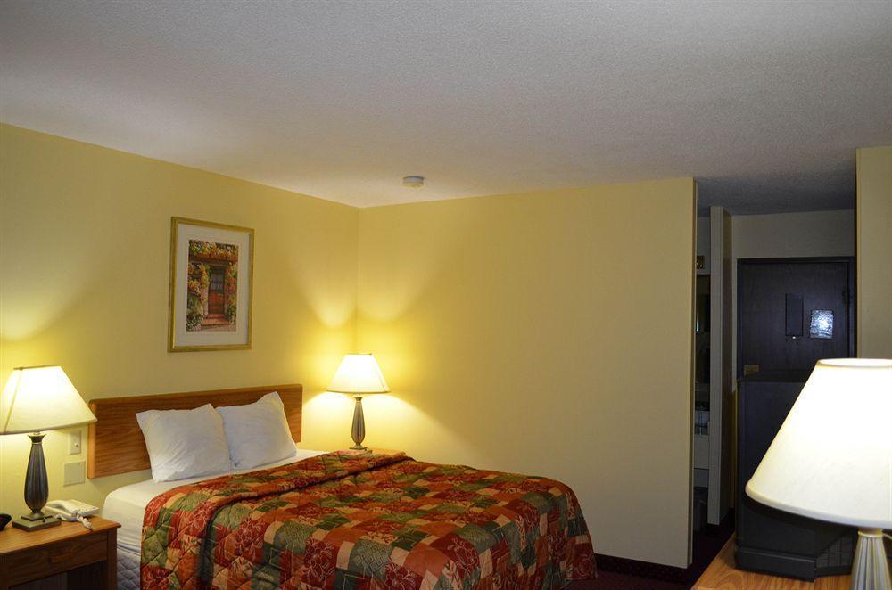 Travelodge Inn & Suites By Wyndham Muscatine Екстер'єр фото