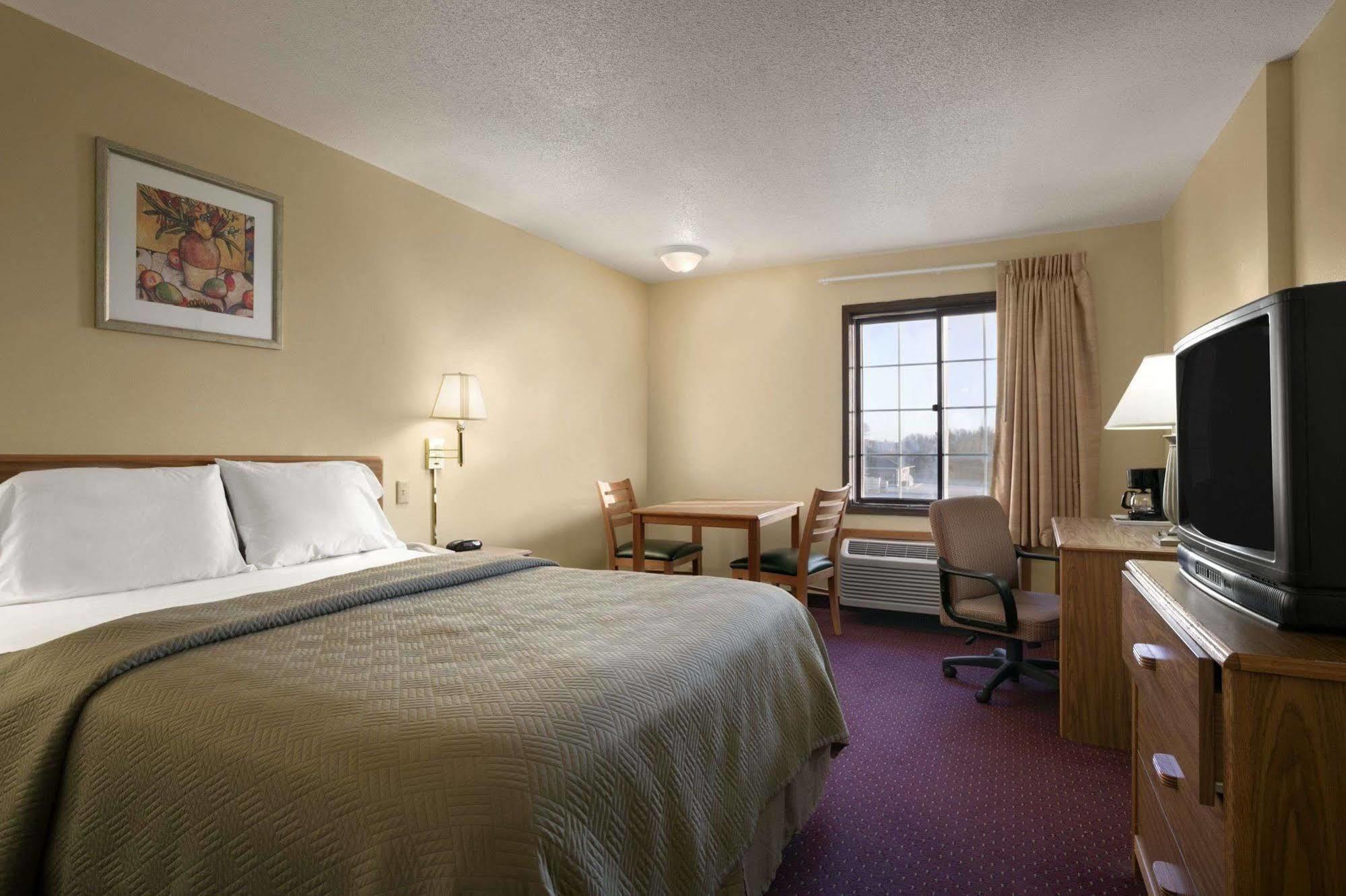 Travelodge Inn & Suites By Wyndham Muscatine Екстер'єр фото