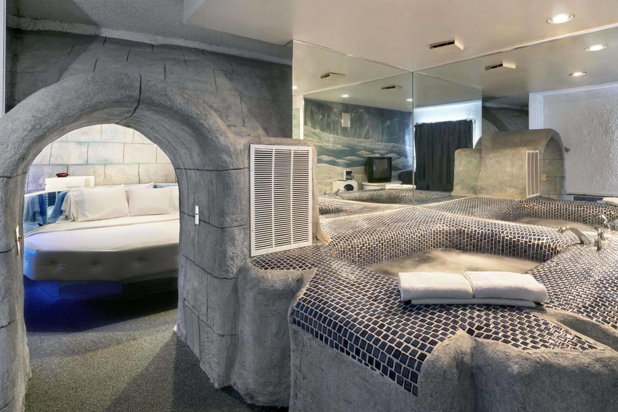 Travelodge Inn & Suites By Wyndham Muscatine Екстер'єр фото